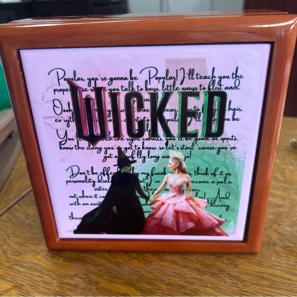 Wicked Movie Lacquered “Velvet” Lined Box Ceramic Tile Top. Keepsakes Jewelry - Picture 2 of 9